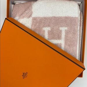 Hermès Avalon Baby pink towel, bath wrap